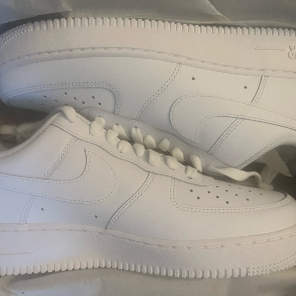 Nike Air Force 1 Low White men 9 new with box retail $120